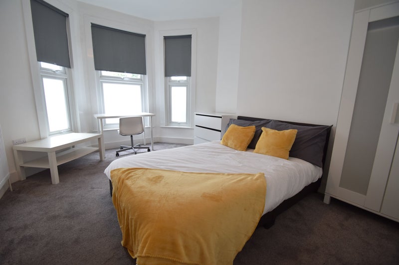 Photo 1: Room 1 