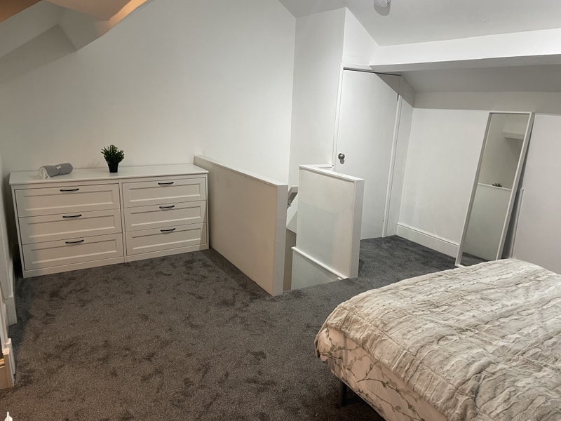 Photo 1: Room 1