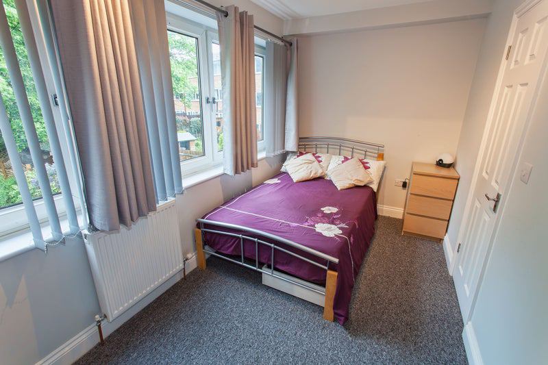 '🌞Hi Spec Double RoomClose Redhill High St' Room to Rent from SpareRoom