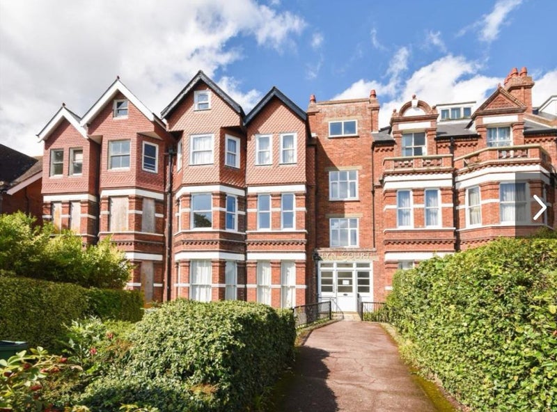 'Beautiful double room in large Victorian apartment' Room to Rent from SpareRoom