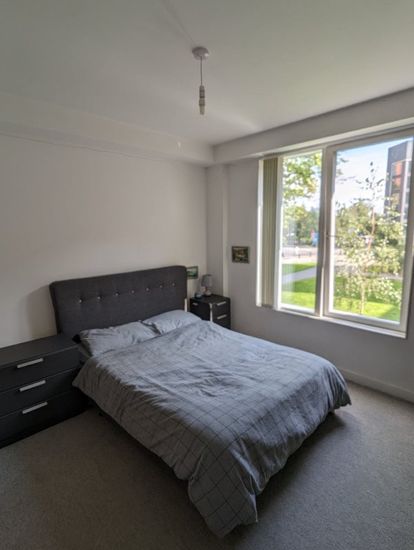 Photo 1: Bedroom 1