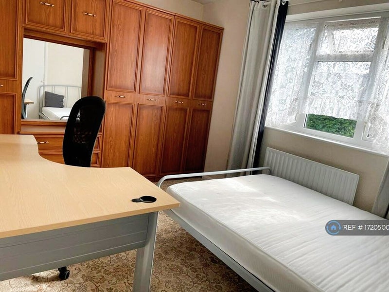 'Cranfield village large 4 bed house' Room to Rent from SpareRoom