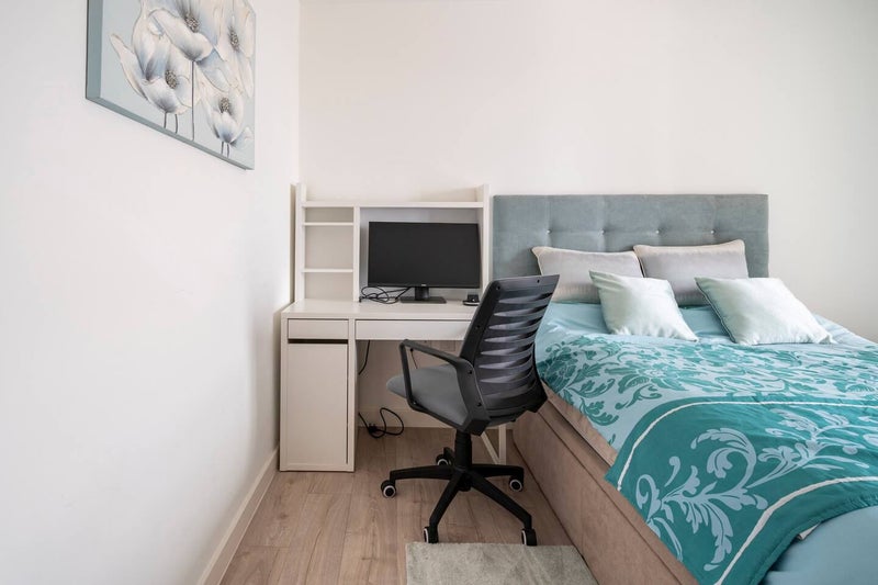 Photo 1: Double Ensuite Room