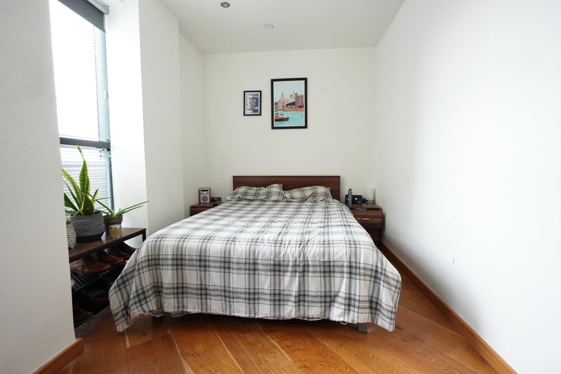 Photo 1: Bedroom