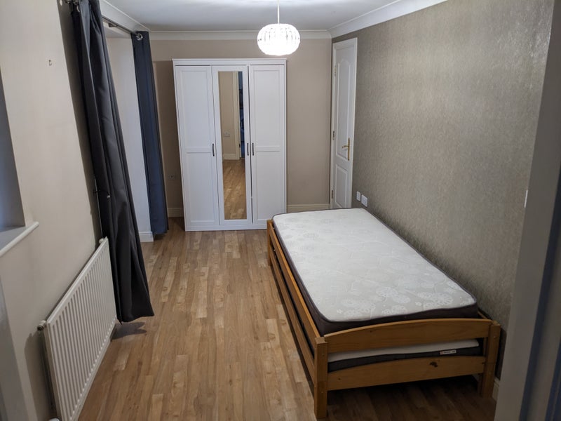 Photo 1: Bed