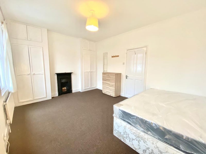 Photo 1: Room 4 £200