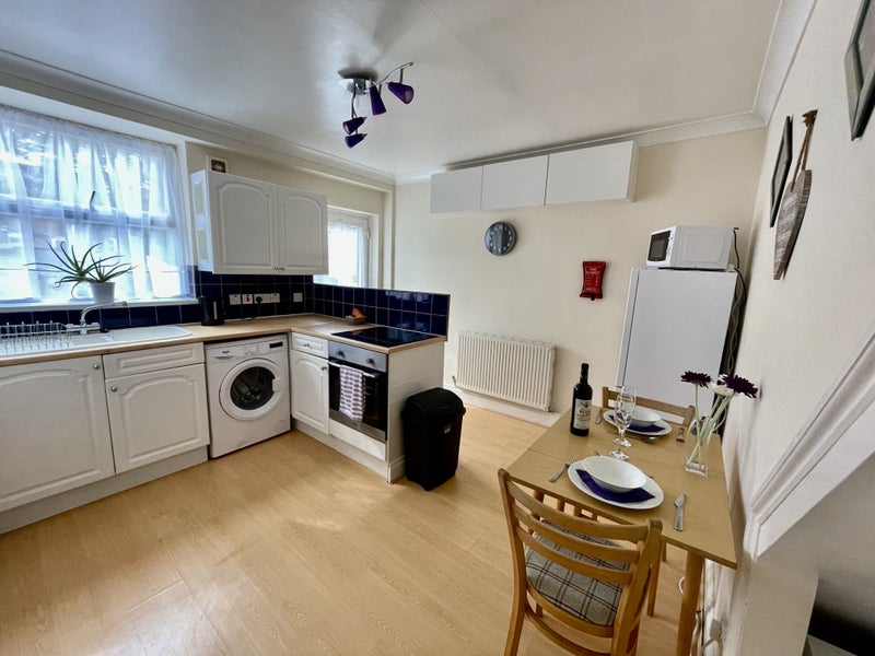 Photo 1: Kitchen / Diner