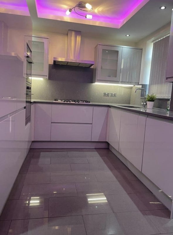 'Lovely Double Room In Ilford All Bills Inc !!' Room to Rent from