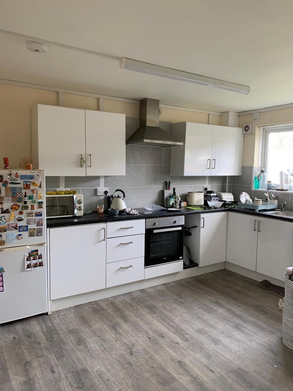 'Spacious gardenfaced flat, Bills Included!' Room to Rent from SpareRoom