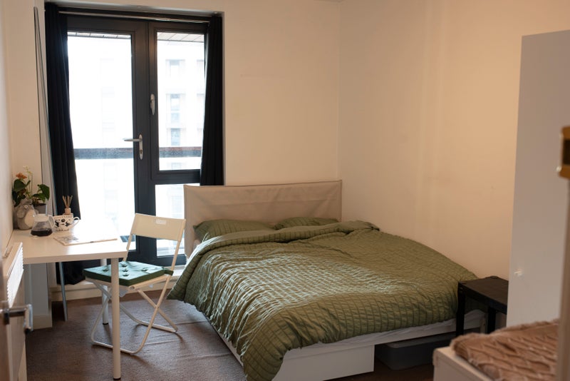 Photo 1: Double Bedroom