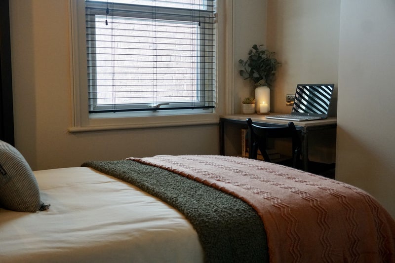 'Double Room in luxury HMO on Alphington Road' Room to Rent from SpareRoom