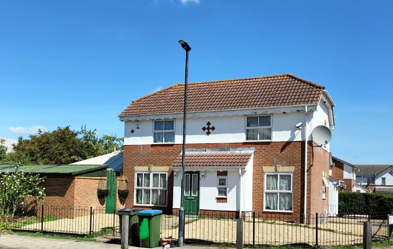 'Double Room Bills incl. Central Thamesmead' Room to Rent from