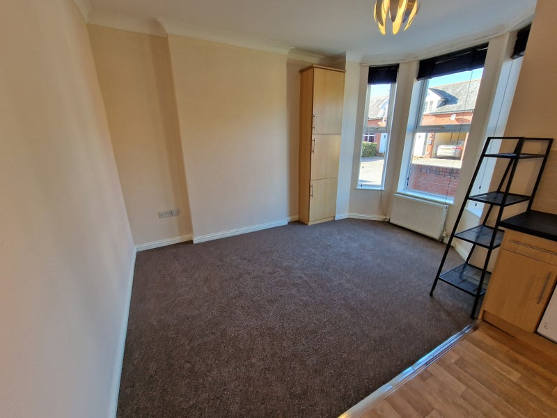 'Studio Flat, Alphington Road, EX2' Room to Rent from SpareRoom