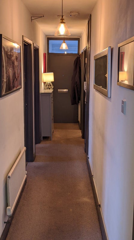 Photo 1: Hallway/Entrance