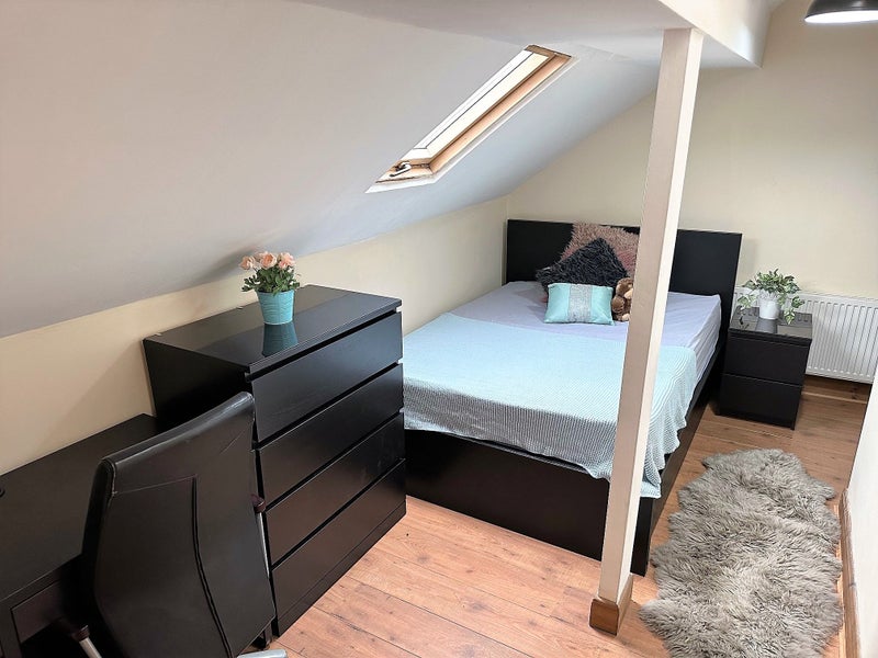 'Professional Houseshare in Handsworth' Room to Rent from SpareRoom