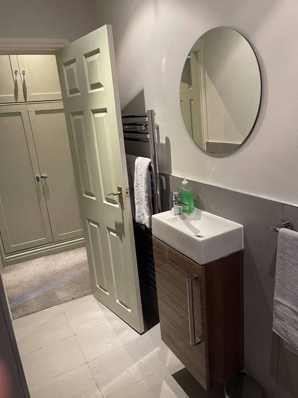 'Room in beautiful home in leafy Alderley Edge ' Room to Rent from SpareRoom