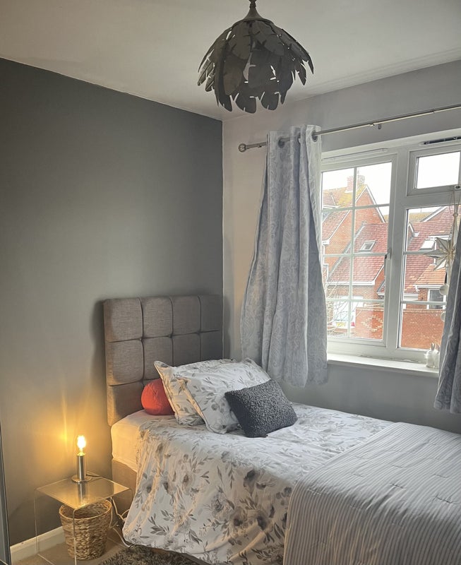 Photo 1: Bedroom