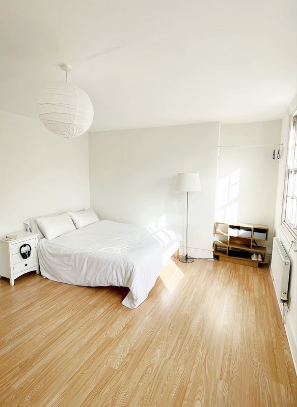 Photo 1: Double bedroom