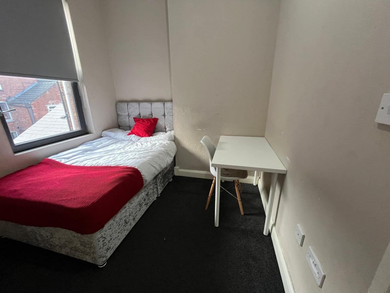 'Room in shared house Burford Rd Room 5' Room to Rent from SpareRoom