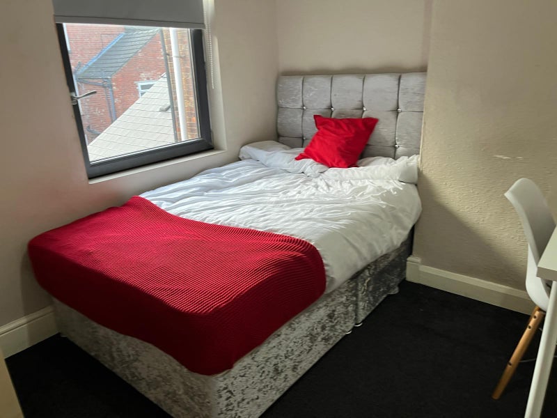 'Room in shared house Burford Rd Room 5' Room to Rent from SpareRoom