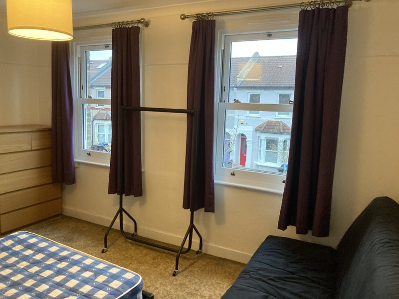 Photo 1: Bedroom available (double bed)