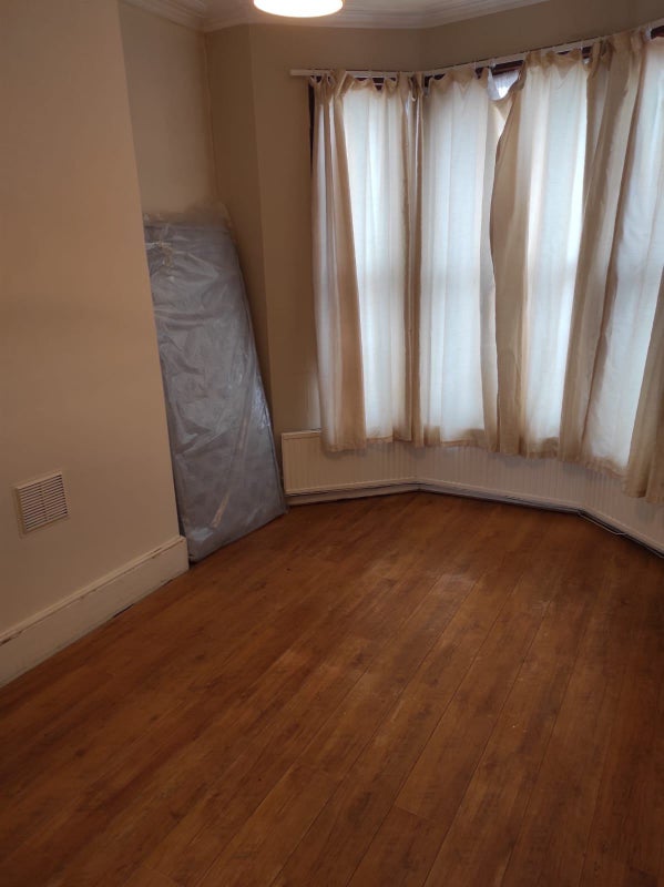 'Accommodation only vegetarian ' Room to Rent from SpareRoom