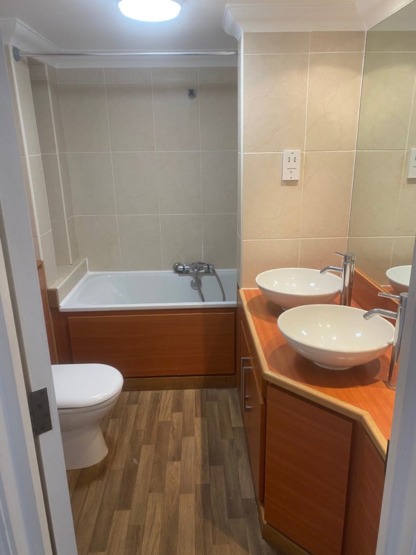 Photo 1: En Suite Bathroom/Shower