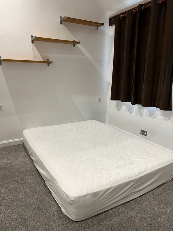 'Rooms in shared house. 3BHK' Room to Rent from SpareRoom