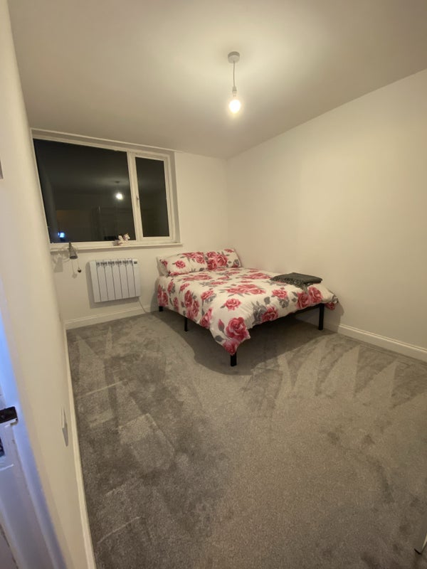 'Double room, close to station ' Room to Rent from SpareRoom