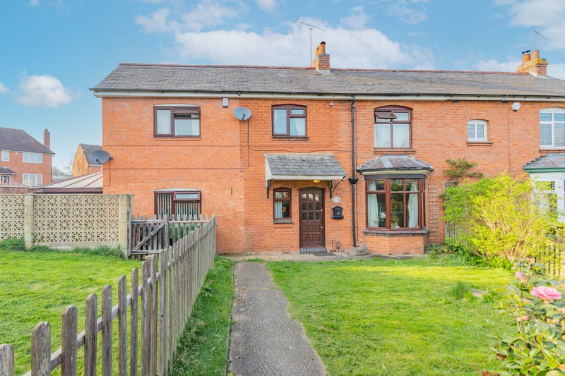 'Lovely House in Rednal Close to M5 and Longbridge' Room to Rent from