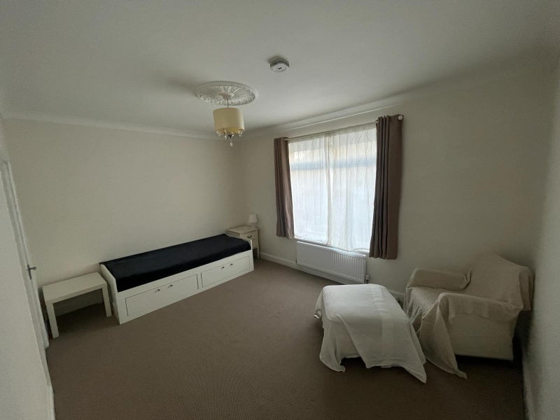 Photo 1: Large double room - 2 people