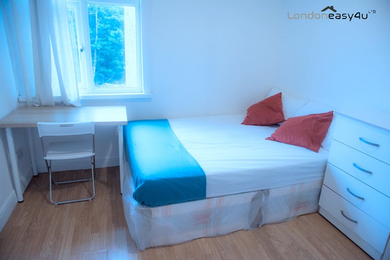 Photo 1: Room 1