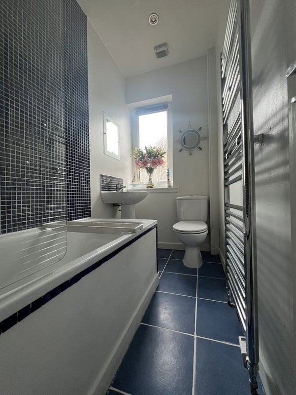 Photo 7: Bathroom