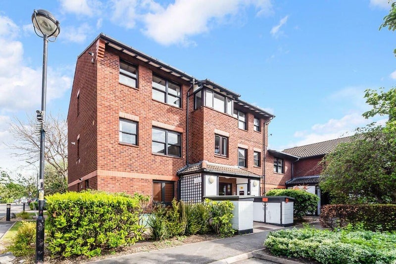 '1 BEDROOM Apartment in Central Acton' Room to Rent from SpareRoom