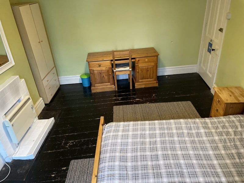 Photo 4: Large Double Bedroom