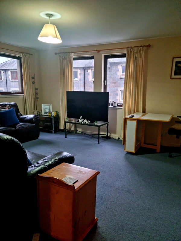 Photo 1: Shared Living room