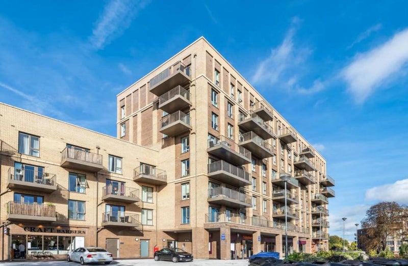 'Double room 1 min from Catford stations NO DEPOSIT' Room to Rent from