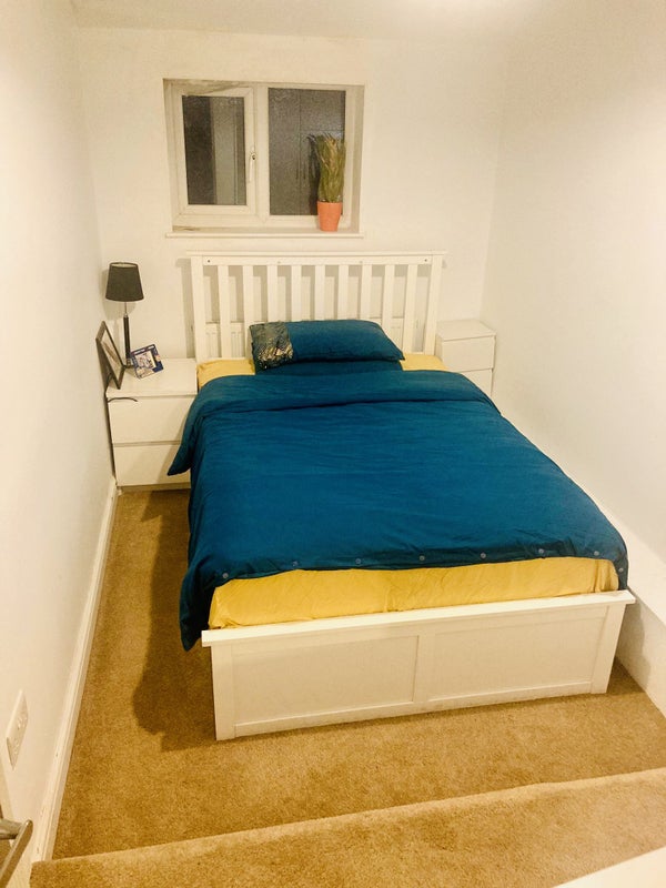 'Centrally located Double Room in Altrincham ' Room to Rent from SpareRoom