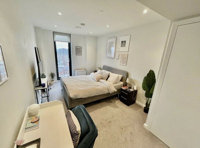 '20 story new build flat with amazing views' Room to Rent from SpareRoom