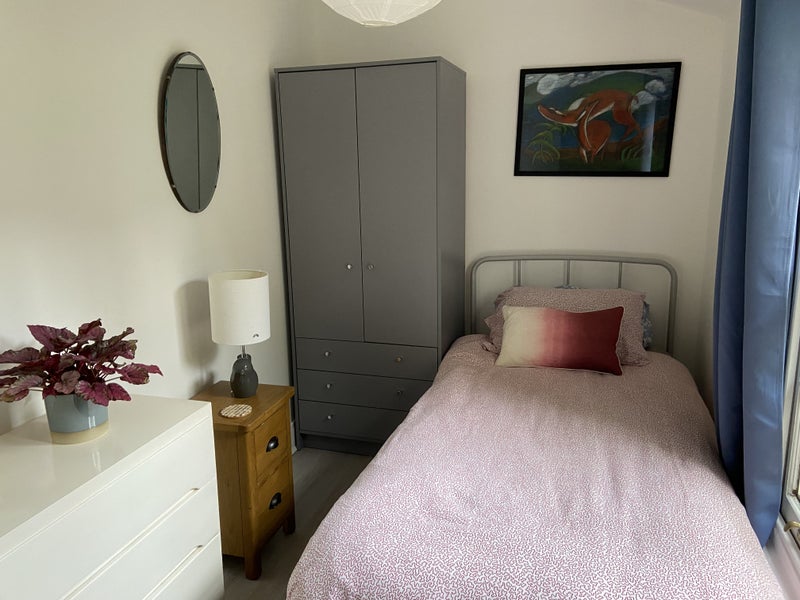 Photo 1: bedroom 