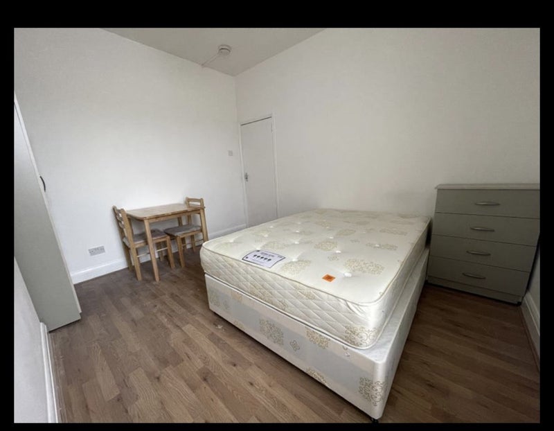 'Rooms In 5 Terraced House In Basildon' Room to Rent from SpareRoom