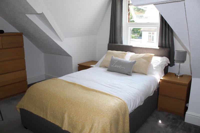 Photo 1: Excellent Double Room