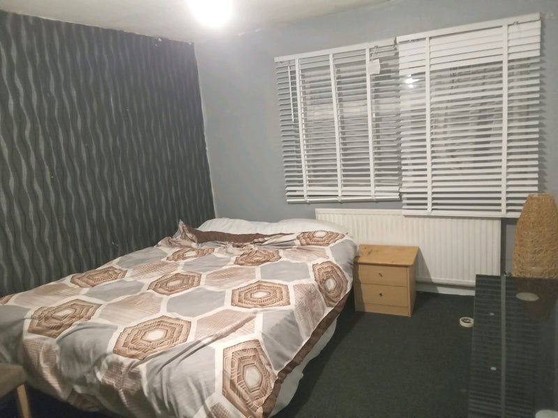 'Corby Double Room to Let from £95 per wk ' Room to Rent from SpareRoom