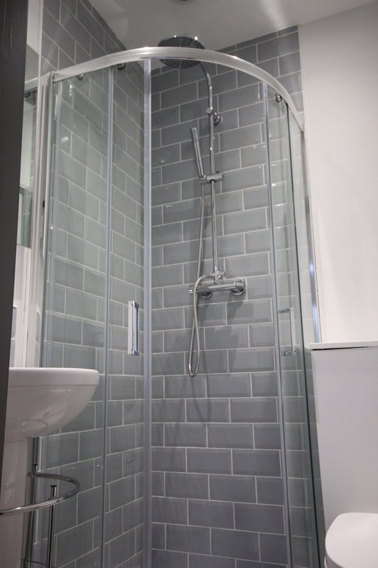 ' 🏡 Ensuite Room Modern House Prettygate ' Room to Rent from SpareRoom