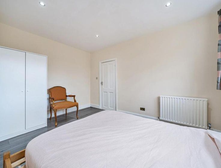 '3 bedroom House in Catford Garden & Double Garage' Room to Rent from