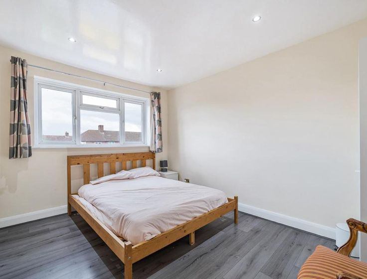 '3 bedroom House in Catford Garden & Double Garage' Room to Rent from