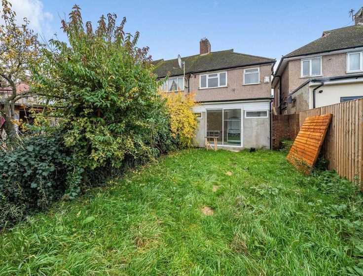 '3 bedroom House in Catford Garden & Double Garage' Room to Rent from