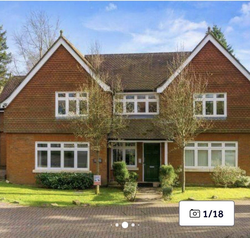 'Reigate Double Room En suite' Room to Rent from SpareRoom