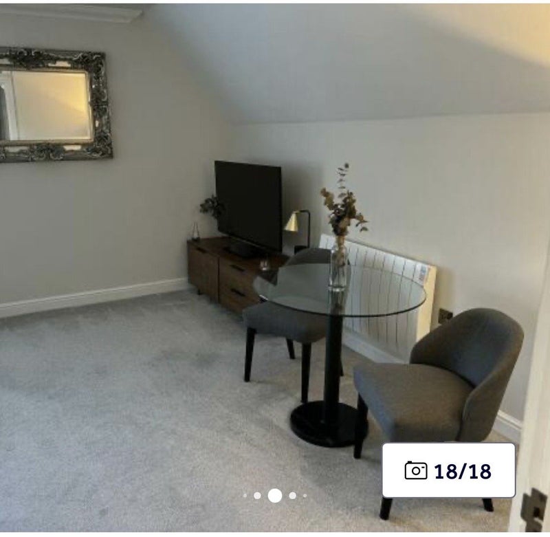 'Reigate Double Room En suite' Room to Rent from SpareRoom