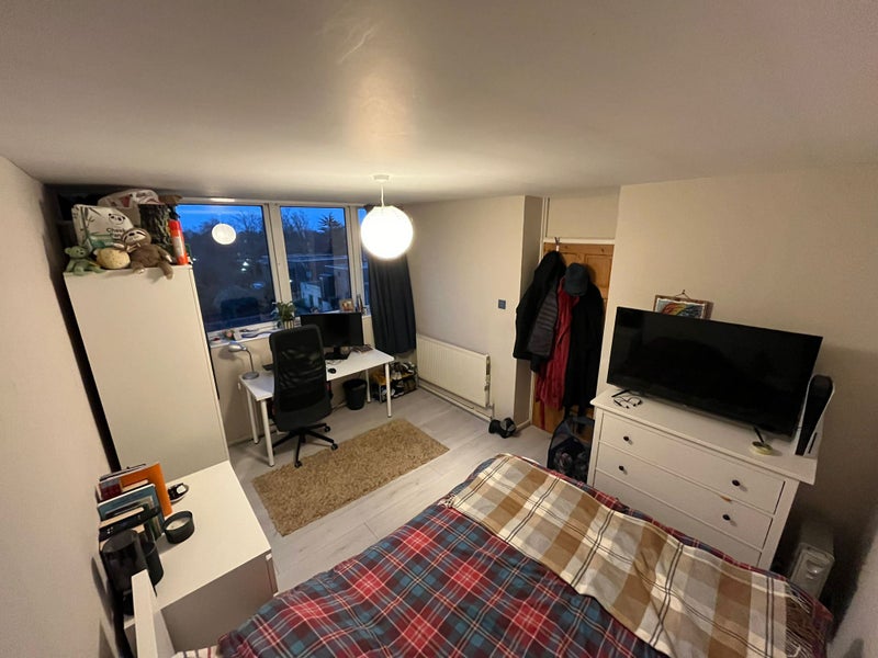 Photo 1: Bedroom